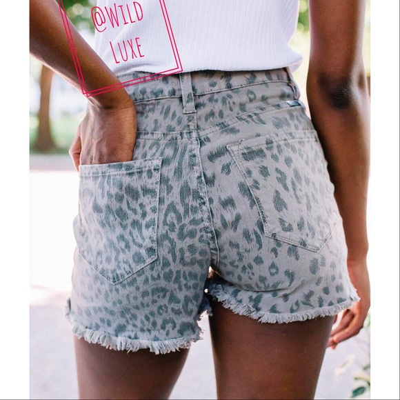 LAST 1! 5🌟 BESTSELLER Evelyn Leopard Shorts - Picture 4 of 4